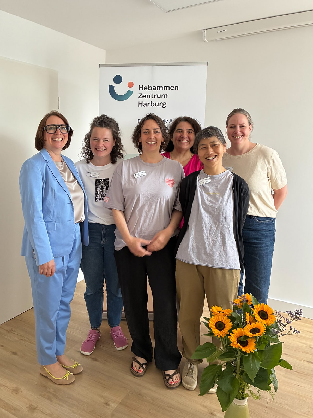 Das Hebammenteam bei der Eröffnung des Hebammenzentrums Harburg am 21. Mai 2026.